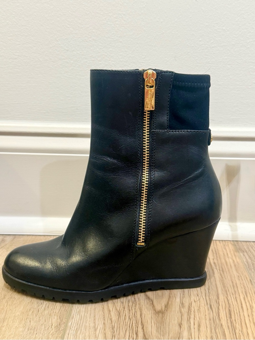 Michael Kors Women's Aileen Leather Ankle Black Wedge Double Zip Boots 5 M